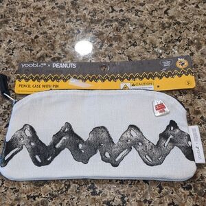 Peanuts Snoopy Charlie Brown Zip Pencil Case With Snoopy Lapel Pin Brooch NEW